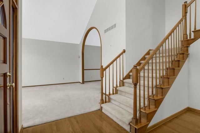 8827 Flesher Circle, Eden Prairie, MN 55347