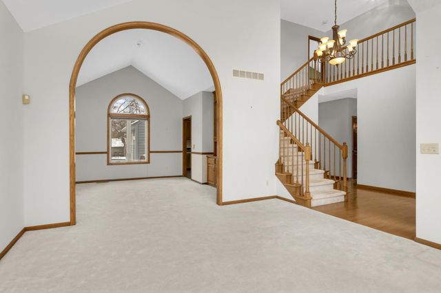 8827 Flesher Circle, Eden Prairie, MN 55347