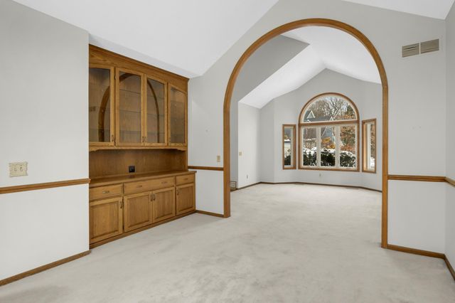 8827 Flesher Circle, Eden Prairie, MN 55347