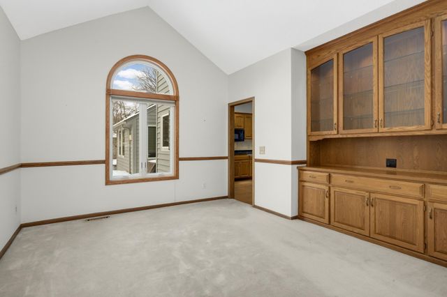 8827 Flesher Circle, Eden Prairie, MN 55347