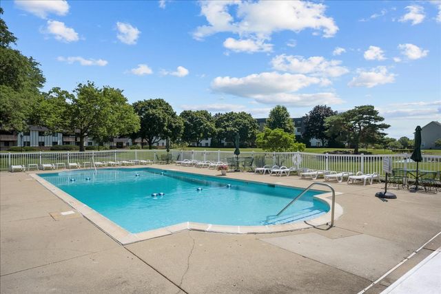 13000 W Heiden Circle 3105, Lake Bluff, IL 60044