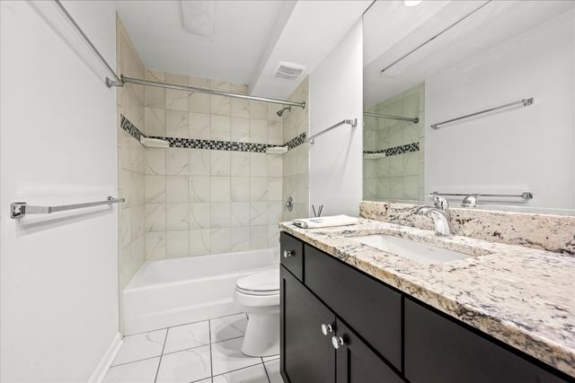 13000 W Heiden Circle 3105, Lake Bluff, IL 60044