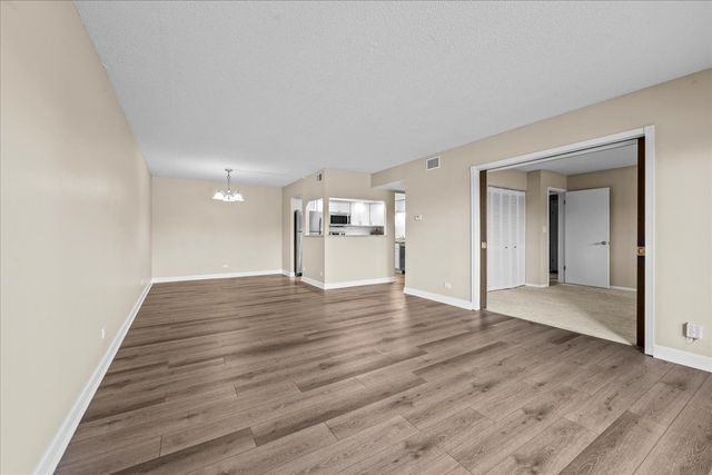 13000 W Heiden Circle 3105, Lake Bluff, IL 60044
