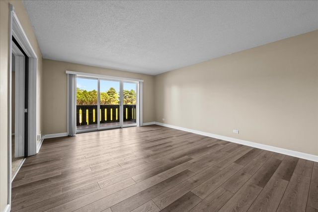 13000 W Heiden Circle 3105, Lake Bluff, IL 60044