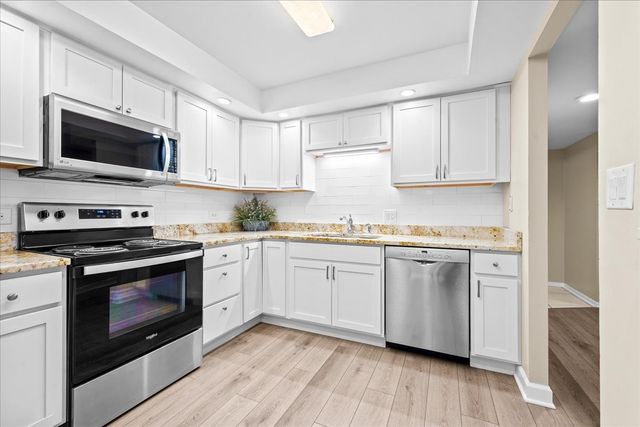 13000 W Heiden Circle 3105, Lake Bluff, IL 60044