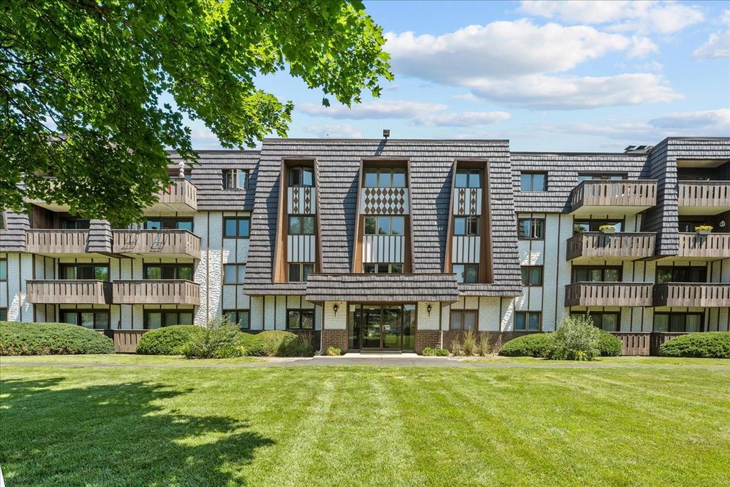 13000 W Heiden Circle 3105, Lake Bluff, IL 60044