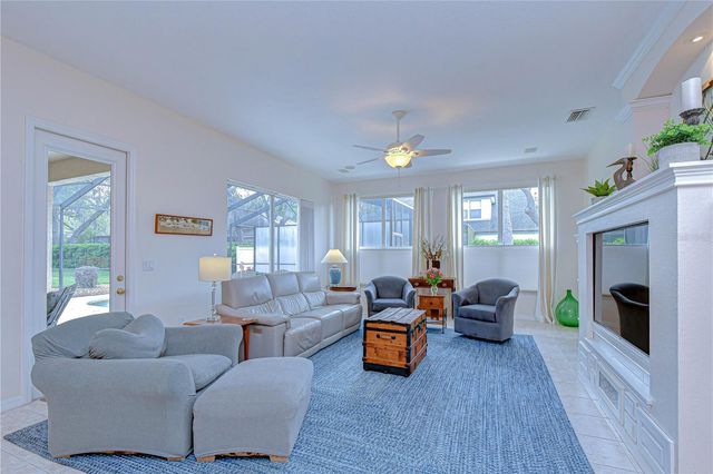 5725 EAGLEMOUNT CIRCLE, Lithia, FL 33547