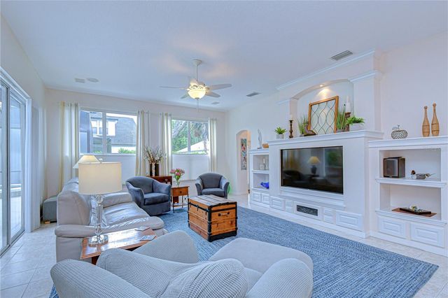 5725 EAGLEMOUNT CIRCLE, Lithia, FL 33547