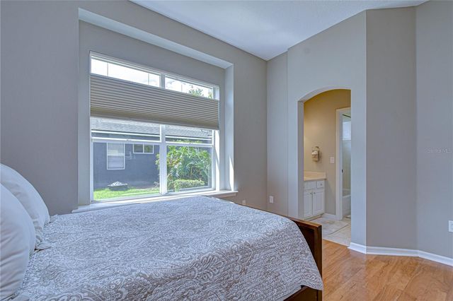 5725 EAGLEMOUNT CIRCLE, Lithia, FL 33547