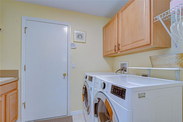 5725 EAGLEMOUNT CIRCLE, Lithia, FL 33547