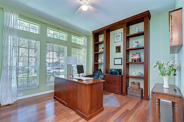 5725 EAGLEMOUNT CIRCLE, Lithia, FL 33547