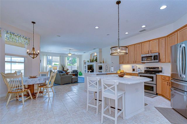 5725 EAGLEMOUNT CIRCLE, Lithia, FL 33547