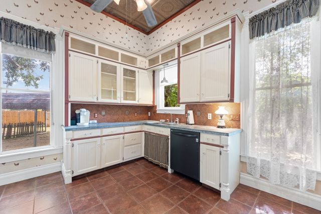 320 E Franklin Street, Hillsboro, TX 76645