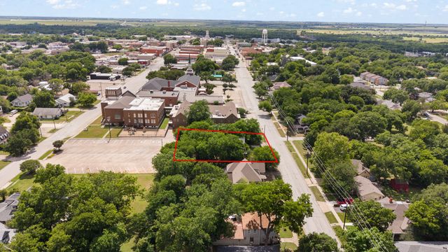 320 E Franklin Street, Hillsboro, TX 76645