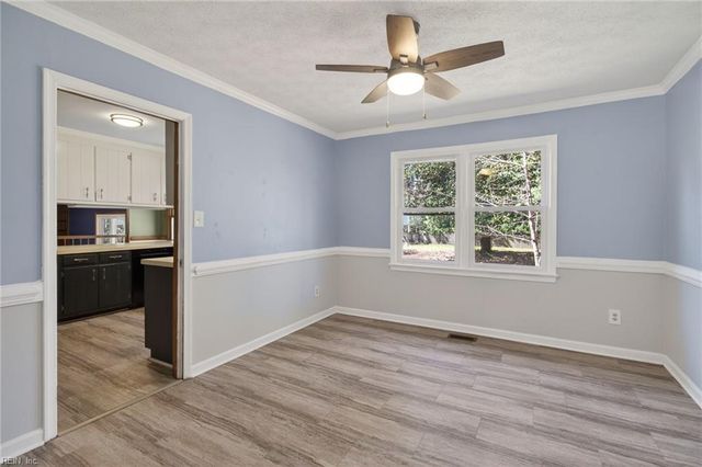 105 Yorkwood LN, Yorktown, VA 23692