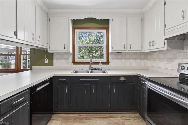 105 Yorkwood LN, Yorktown, VA 23692