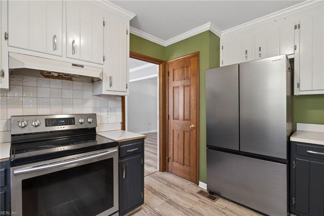 105 Yorkwood LN, Yorktown, VA 23692