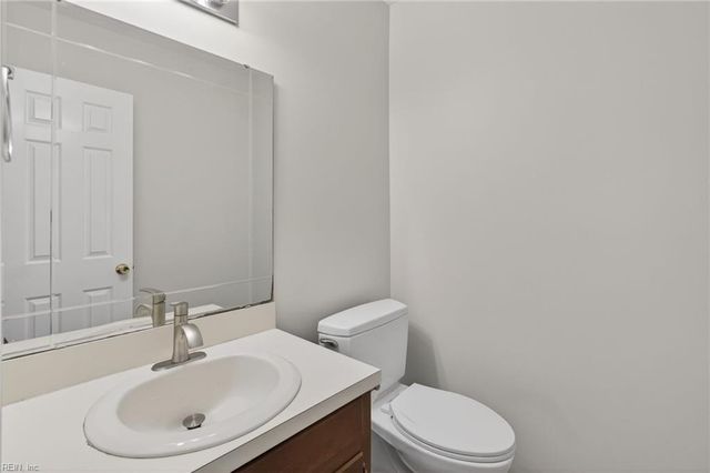 105 Yorkwood LN, Yorktown, VA 23692