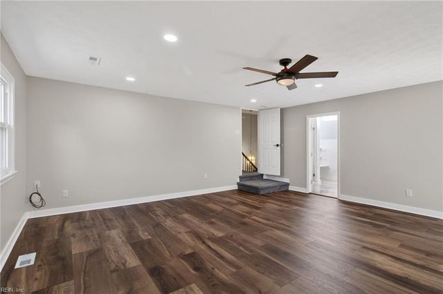 105 Yorkwood LN, Yorktown, VA 23692