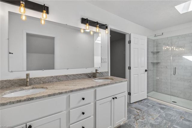 105 Yorkwood LN, Yorktown, VA 23692