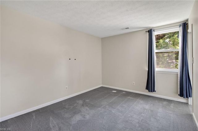 105 Yorkwood LN, Yorktown, VA 23692