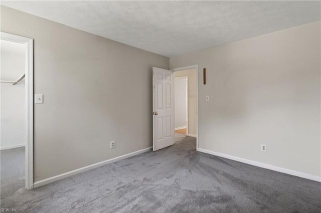 105 Yorkwood LN, Yorktown, VA 23692