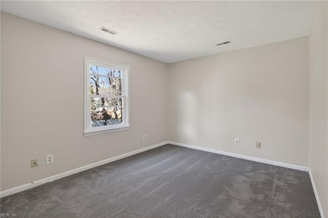 105 Yorkwood LN, Yorktown, VA 23692