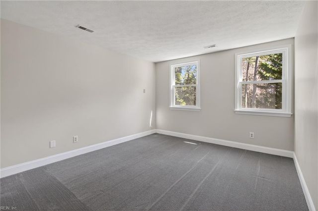 105 Yorkwood LN, Yorktown, VA 23692