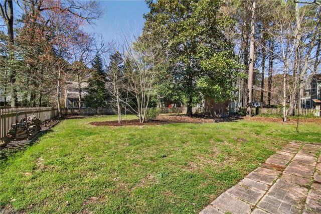 105 Yorkwood LN, Yorktown, VA 23692