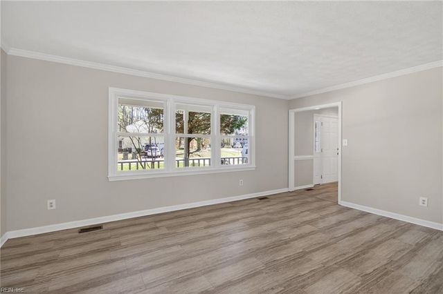 105 Yorkwood LN, Yorktown, VA 23692