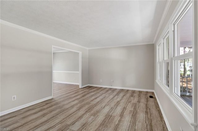 105 Yorkwood LN, Yorktown, VA 23692