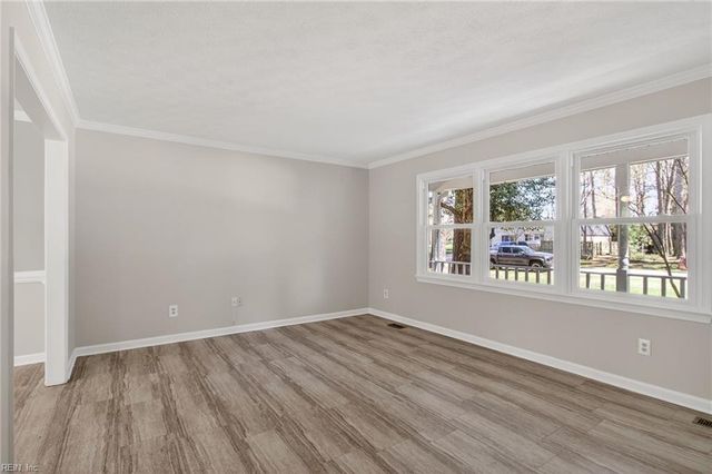 105 Yorkwood LN, Yorktown, VA 23692