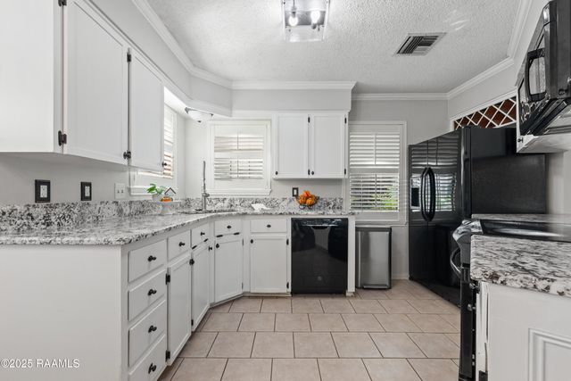 115 Meadow Glen Drive, Youngsville, LA 70592