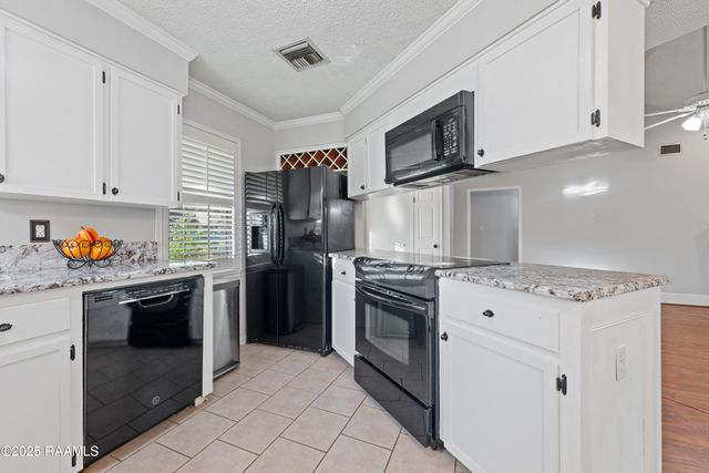 115 Meadow Glen Drive, Youngsville, LA 70592