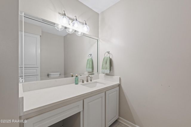 115 Meadow Glen Drive, Youngsville, LA 70592