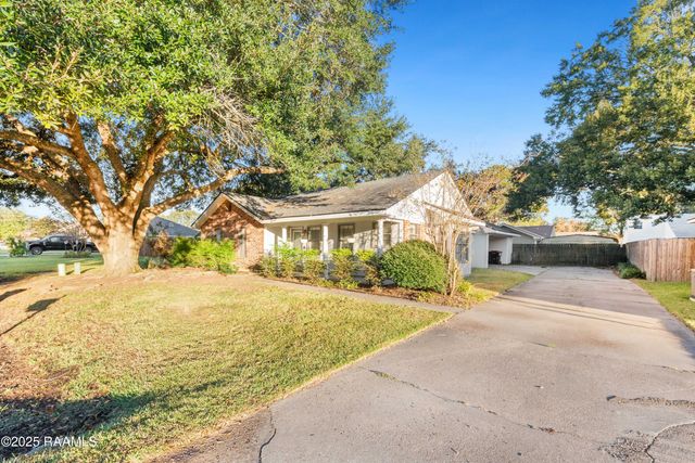 115 Meadow Glen Drive, Youngsville, LA 70592