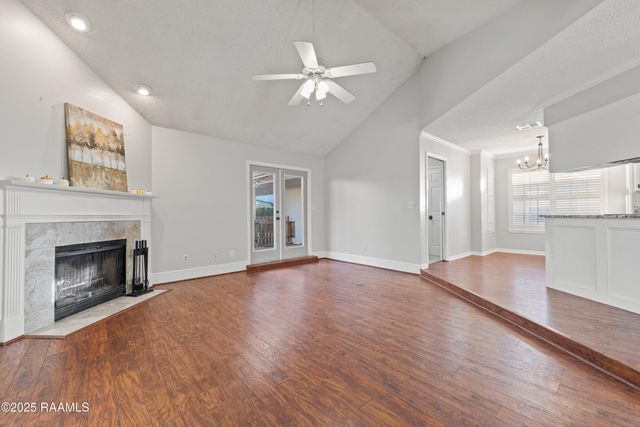 115 Meadow Glen Drive, Youngsville, LA 70592