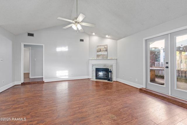 115 Meadow Glen Drive, Youngsville, LA 70592