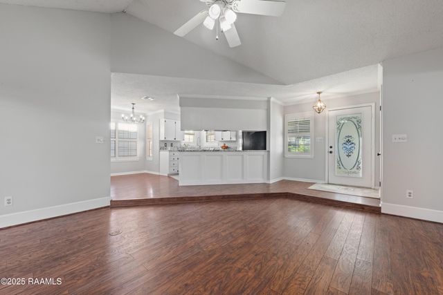 115 Meadow Glen Drive, Youngsville, LA 70592