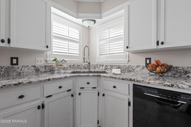 115 Meadow Glen Drive, Youngsville, LA 70592