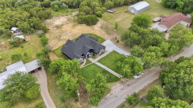 208 N Mountain Ridge, Cresson, TX 76035