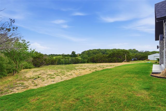 208 N Mountain Ridge, Cresson, TX 76035