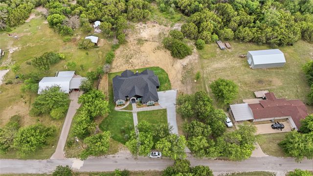 208 N Mountain Ridge, Cresson, TX 76035