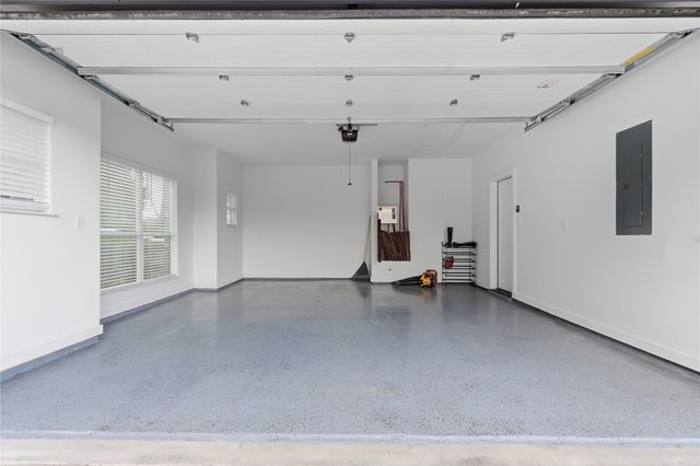 208 N Mountain Ridge, Cresson, TX 76035