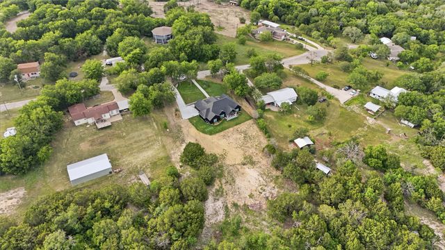 208 N Mountain Ridge, Cresson, TX 76035