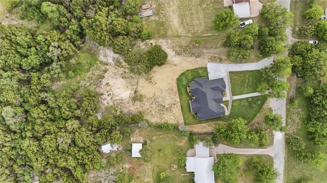 208 N Mountain Ridge, Cresson, TX 76035
