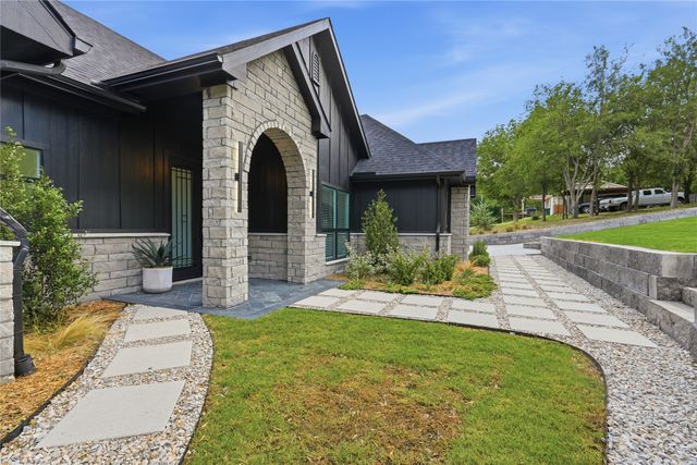 208 N Mountain Ridge, Cresson, TX 76035