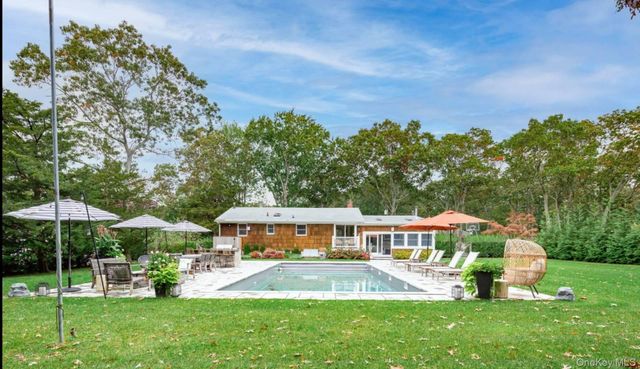 45 Sherwood Road, Hampton Bays, NY 11946