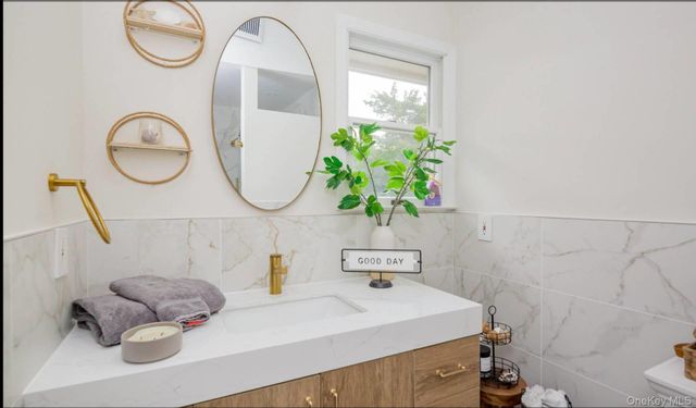 45 Sherwood Road, Hampton Bays, NY 11946