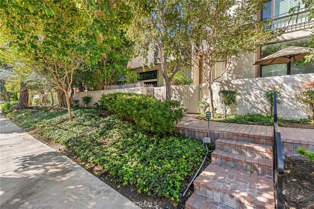 6145 Shoup Avenue 50, Woodland Hills, CA 91367 — photo 2